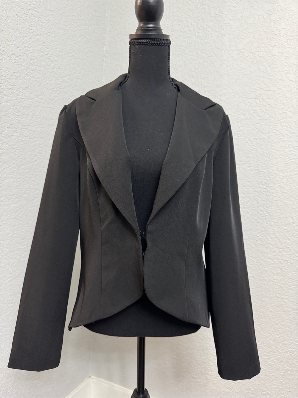 Black Women's Tailored Open-Front Jacket Soft Tail